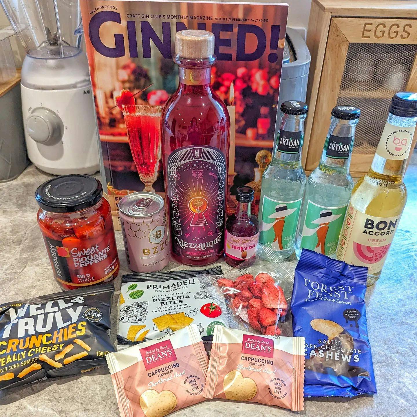 Contents of Mezzanotte gin box in a kitchen by @lianne_eleanor_saad